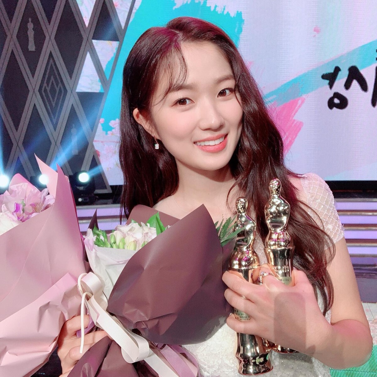 《背著善宰跑》金惠奫必看作品：跑6年龍套，《天空之城》《偶然發現的一天》熬出頭！