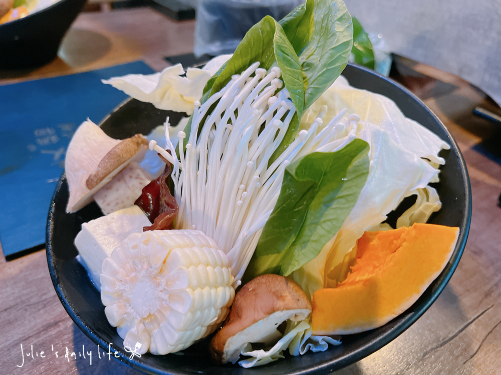 刷刷鍋,和牛,文化路,板橋,板橋火鍋,板橋車站,活蝦,海牧,海牧水產鍋物,海牧火鍋,海鮮,涮涮鍋,火鍋,火鍋推薦,聚餐推薦,鍋物,餐廳推薦,鴛鴦鍋,麻辣鍋 @跟著Julie一起走吧