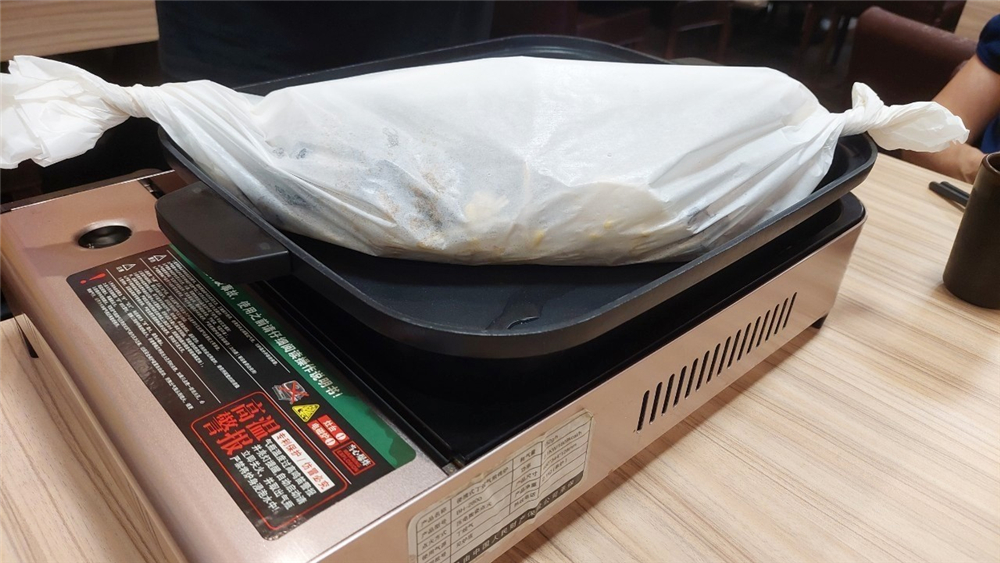 美食｜高鐵左營站美食Cai Shen Dao蔡神到紙包魚，台
