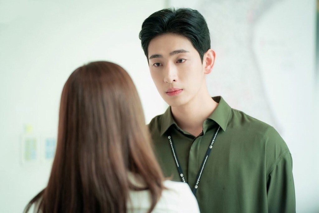 《低谷醫生》演員「戲外秘密」！朴信惠媽增重10公斤演紅《寄生上流》，她是李善均同學