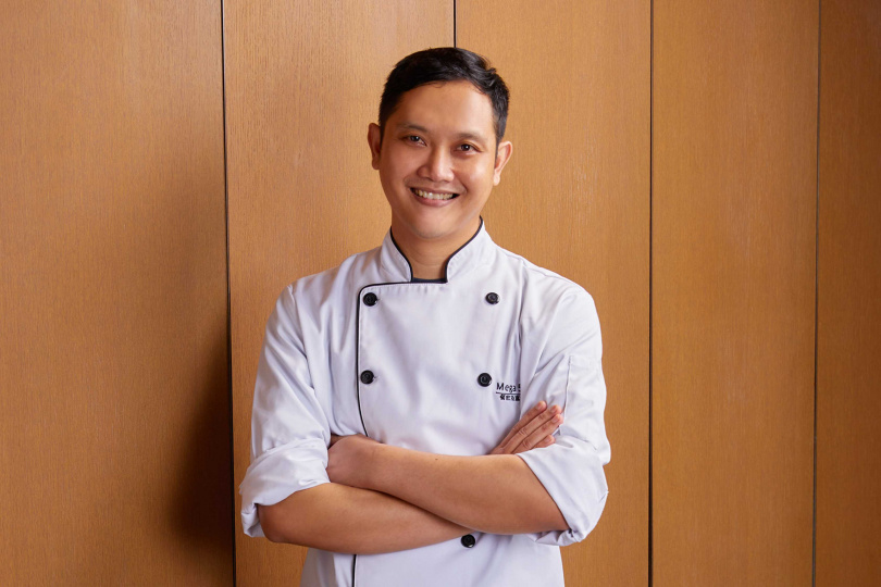Asia49印尼籍主廚胡英達Indra Kusuma為科班出身，職涯版圖遍佈歐、亞、澳洲，擁有20年豐富資歷。（圖／Asia49提供）