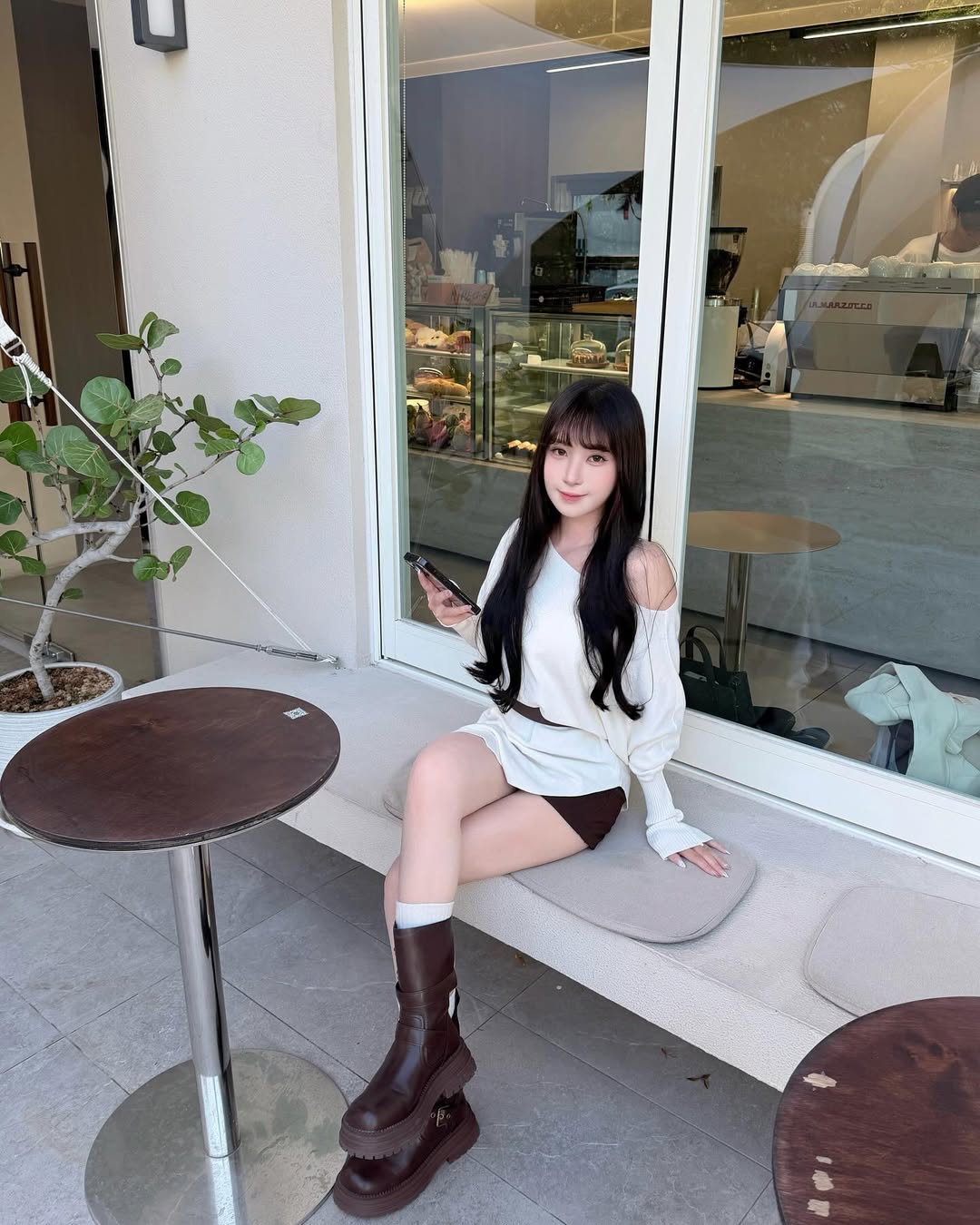 D+AF金屬釦環機車靴穿搭推薦 復古騎士釦環排釦機車短靴 圖片來源：@peng.pp