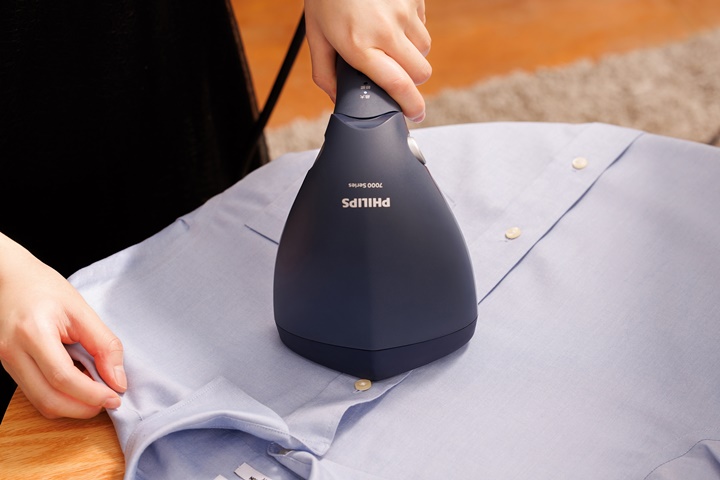 飛利浦推出首款「真二合一手持掛燙機」 STH7020 ，平燙掛燙都可以