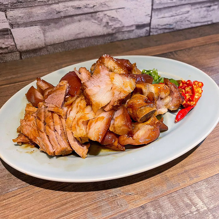 想吃得飽又滿足，「光興腿庫」絕對是在地人的口袋名單。