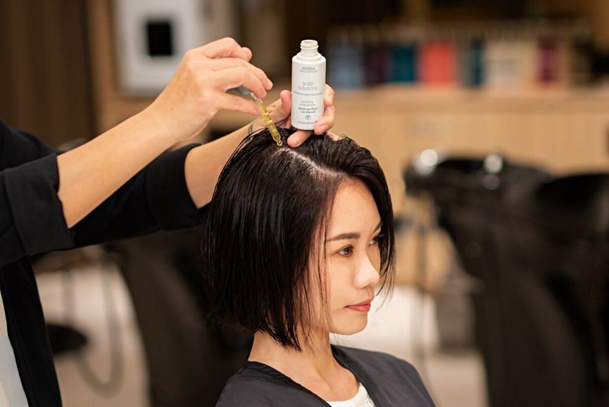 髮根出油扁塌、頭皮味？2024台北「頭皮護理」療程SPA推薦，加碼10款居家頭皮護理精華
