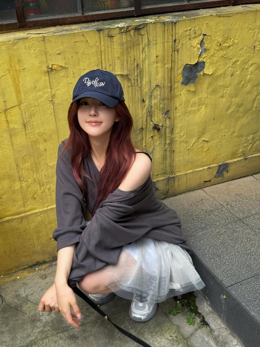 趙露思帽子髮型推薦4：法式慵懶捲