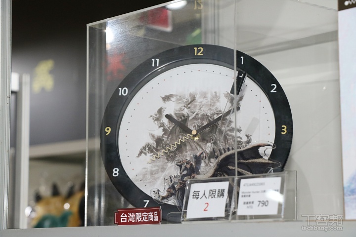 《Monster Hunter 20周年-大狩獵展》搖擺時鐘，建議售價：新台幣790元。