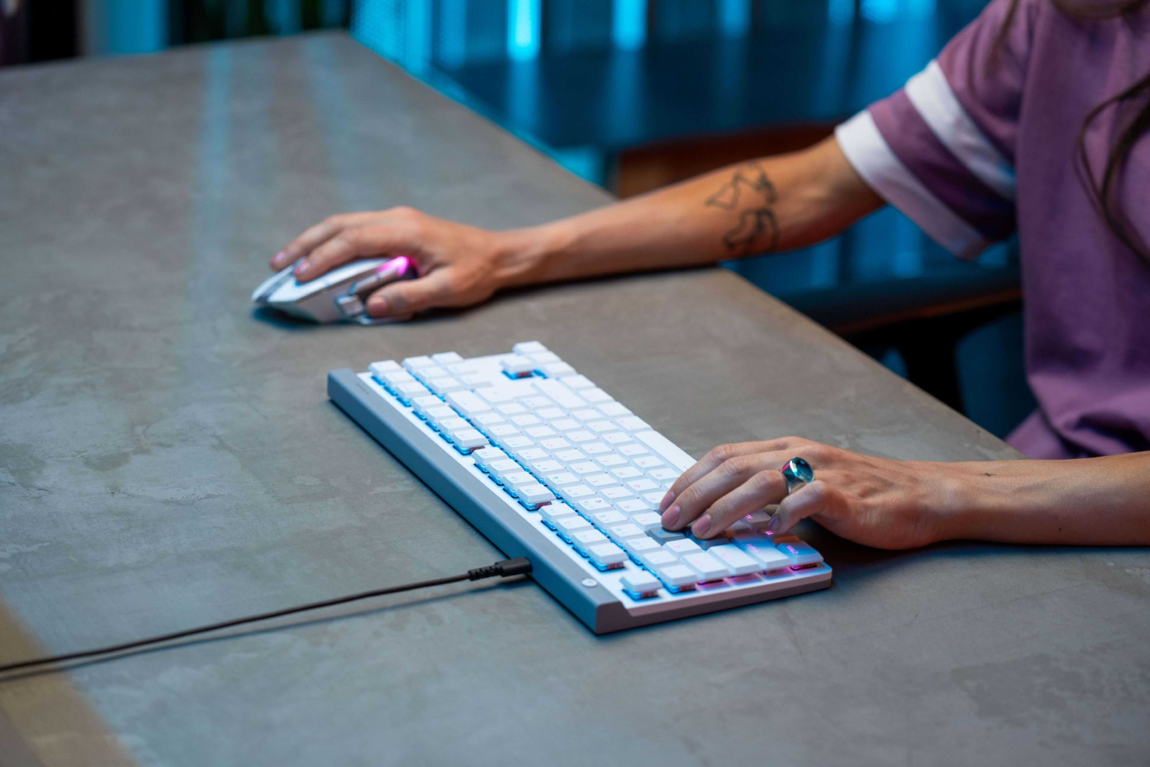 Logitech G 發表 PRO X SUPERLIGHT 2 滑鼠、G515 鍵盤與 RS50 方向盤，磁軸客製化、無線輕量化設計打造電競新體驗