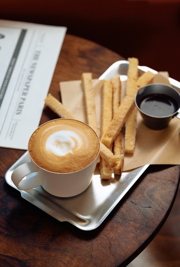 「榛幸運」融合榛果與杏仁果的溫潤口感，延伸出歐洲傳統巧克力甜點的在台版本「榛酥」。也與在地夥伴合作飲品與烘焙，包括台南咖啡名店  St.1 一街咖啡合作推出可可摩卡，烘焙鹹、甜點，則邀請到蜷尾家パン 特製提供，讓巧克力風味以更多形式進入日常。