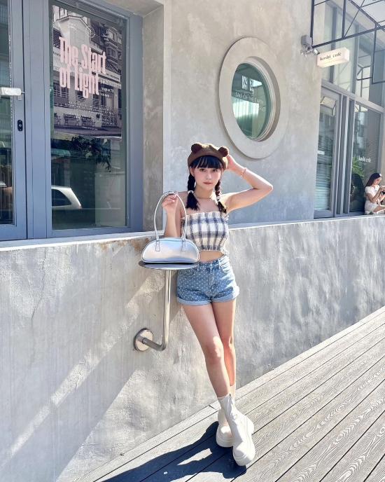 KPOP演唱會站坑鞋推薦 勁辣寶貝厚底短靴，8公分增高顯腿長，百搭舒適，演唱會久站不累