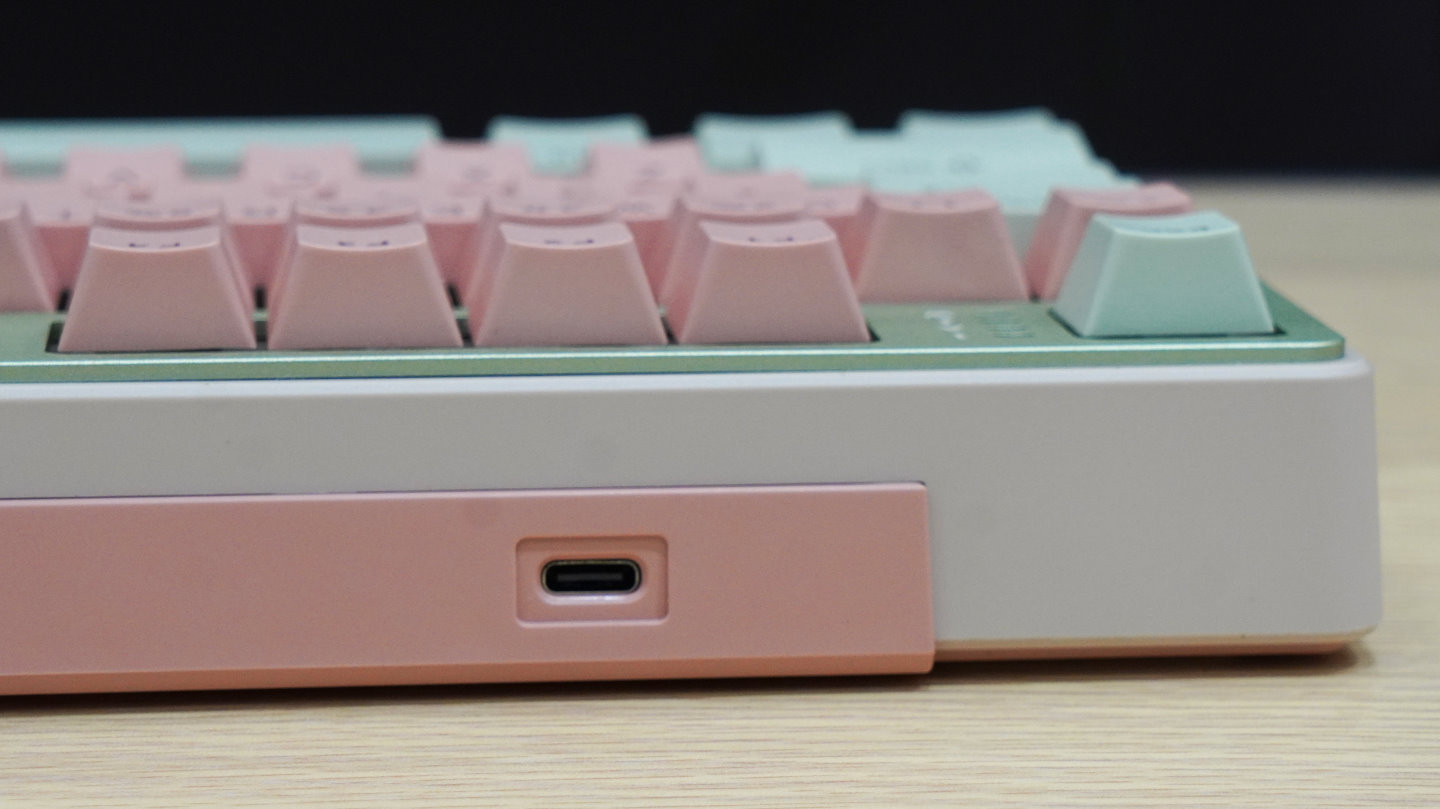 K85U試作品採用USB Type-C端子。