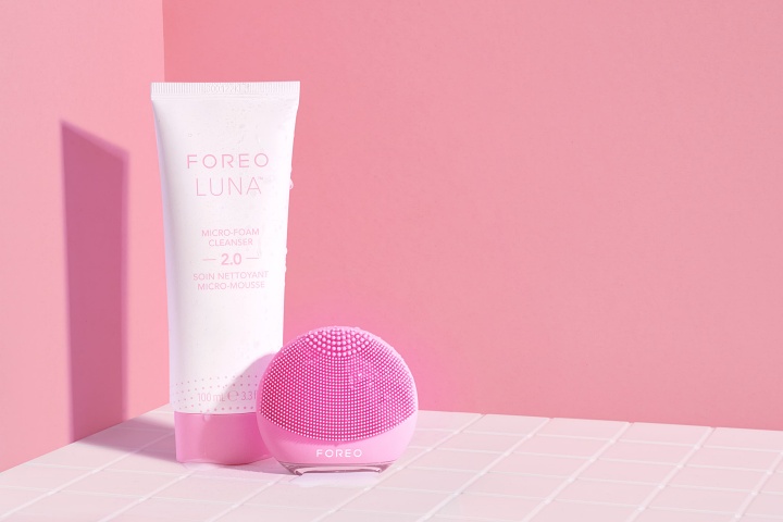 FOREO 全新 LUNA 4 play 智能潔面儀正式登台！一機整合淨膚、按摩、提亮，售價 $2,490 元