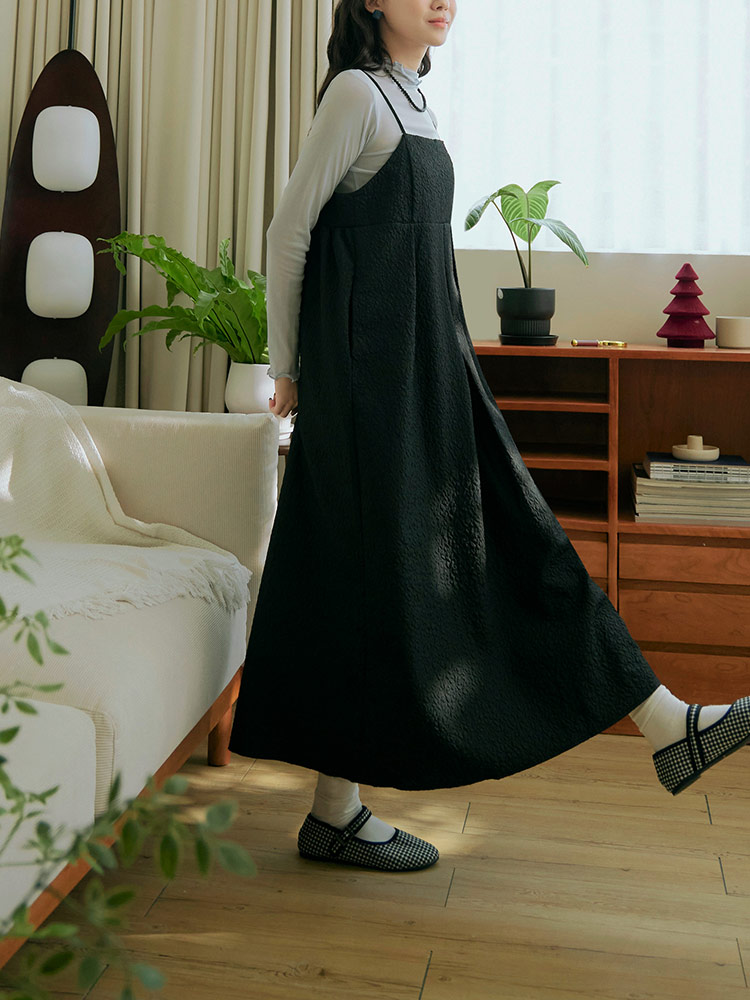 日系立體壓紋可調節吊帶洋裝