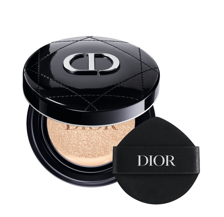 Dior 超完美水潤光氣墊 粉蕊SPF50/PA+++，4色，NTD1,800；超完美氣墊外殼 漆皮藤格紋，NTD1,100
