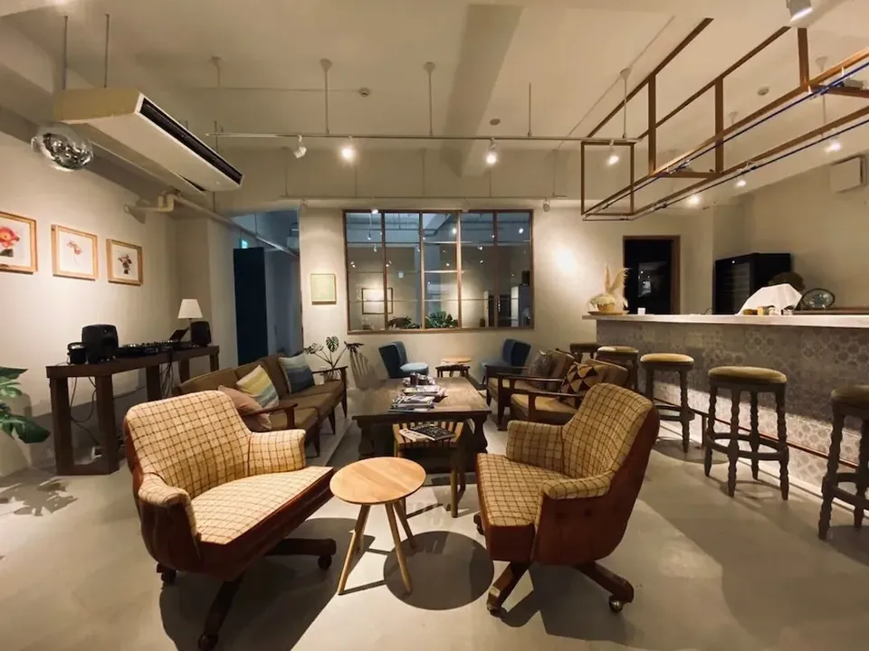 Lobby lounge