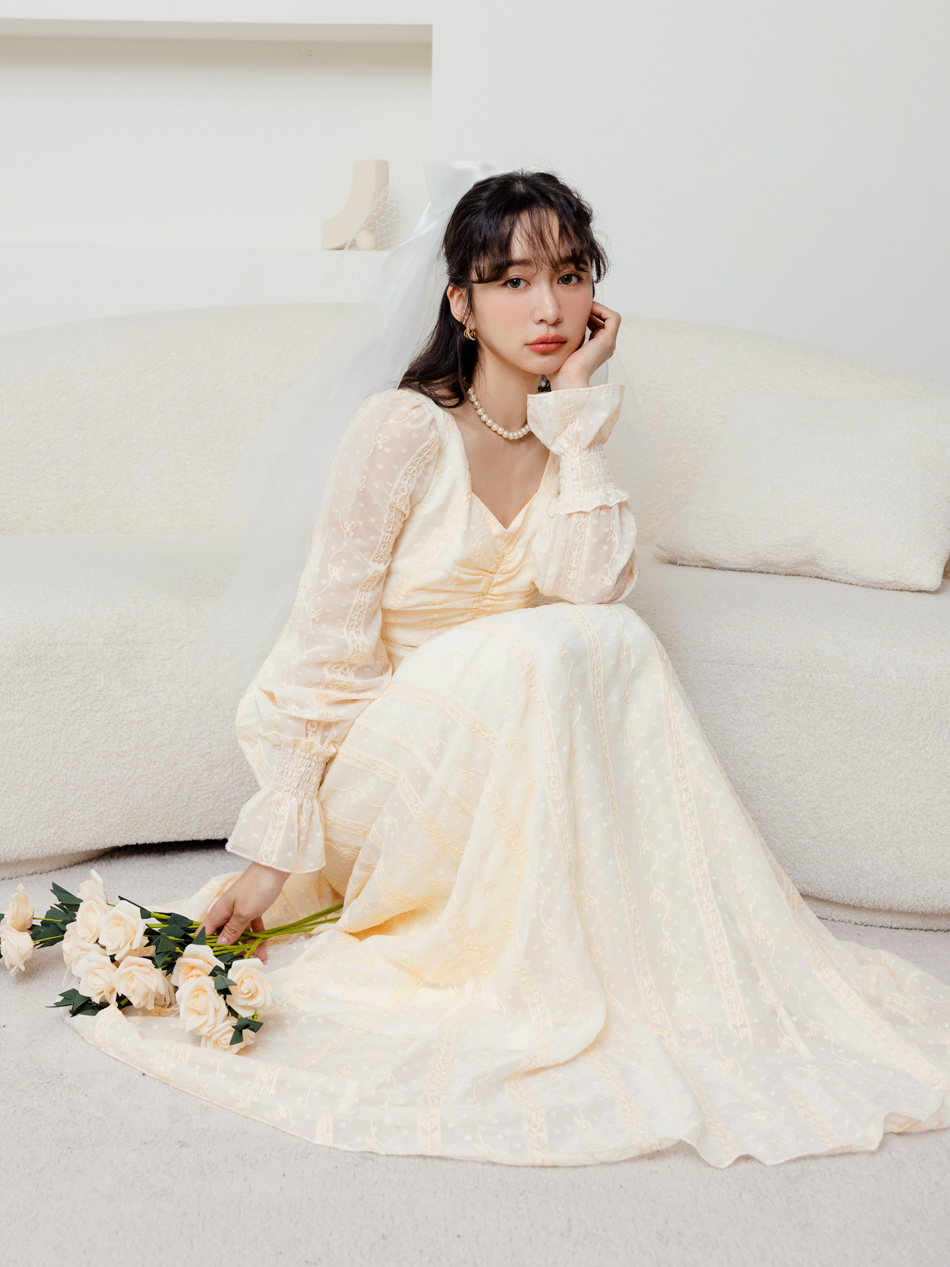 OB 抽皺透膚蕾絲荷葉袖拖地長裙輕婚紗