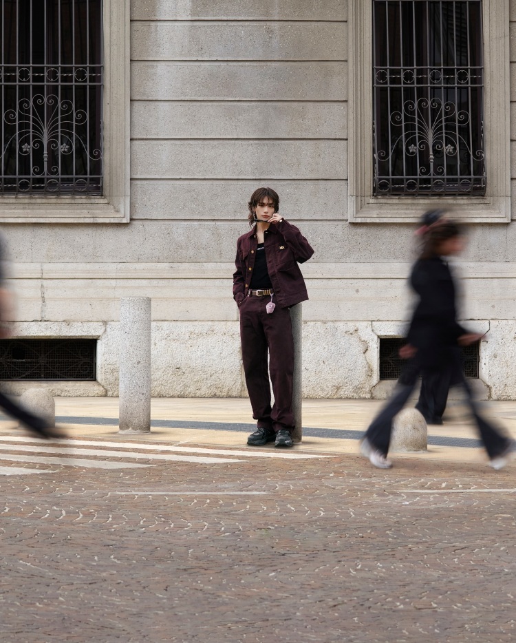 黃鉉辰為Versace拍攝形象照，每每出席品牌大秀皆尖叫聲不間斷