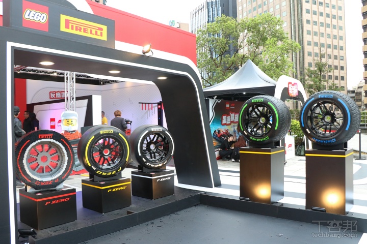 「樂高 FORMULA 1 飆速拼戰」活動在台北統一時代百貨登場！1:1 樂高 F1 賓士賽車模型盛大展出