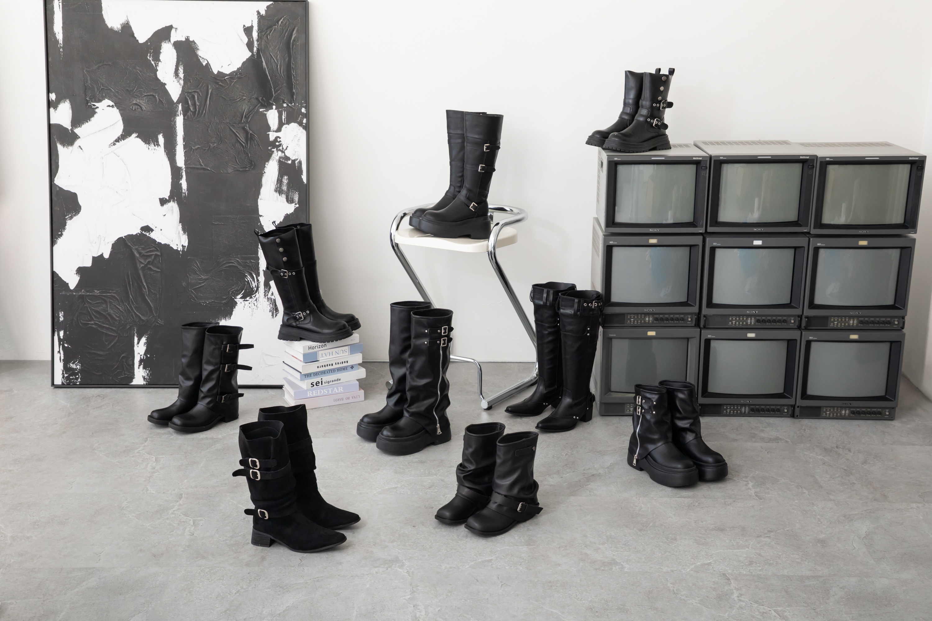 2026秋冬必備寬筒騎士靴推薦｜顯瘦厚底霸氣褲管靴與個性機車靴清單