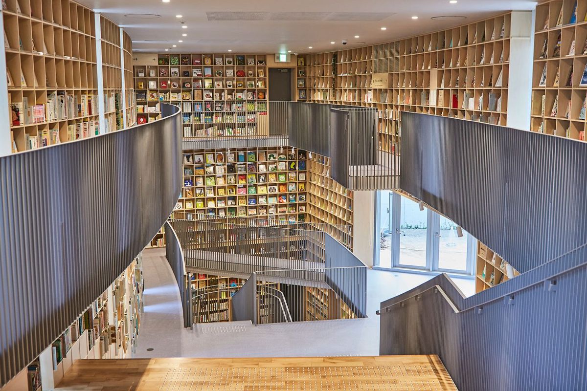 童書之森 ；橢圓造型 ；清水模