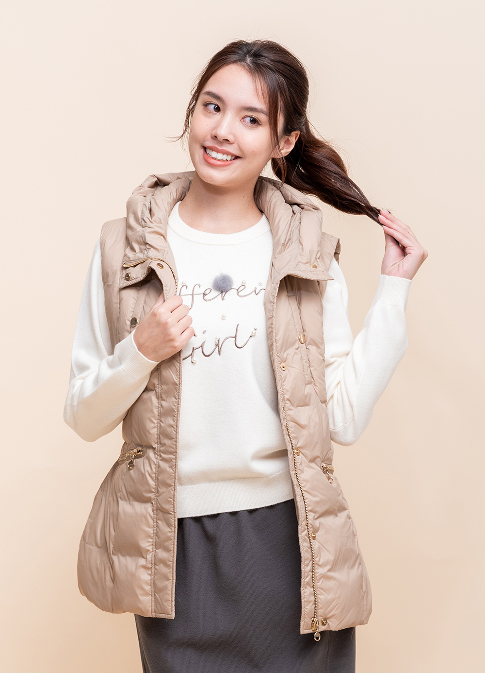 輕采時刻中長版連帽羽絨背心（附腰帶）