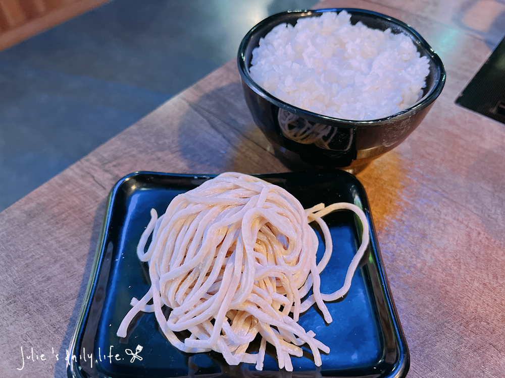 刷刷鍋,和牛,文化路,板橋,板橋火鍋,板橋車站,活蝦,海牧,海牧水產鍋物,海牧火鍋,海鮮,涮涮鍋,火鍋,火鍋推薦,聚餐推薦,鍋物,餐廳推薦,鴛鴦鍋,麻辣鍋 @跟著Julie一起走吧