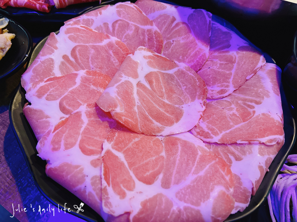 刷刷鍋,和牛,文化路,板橋,板橋火鍋,板橋車站,活蝦,海牧,海牧水產鍋物,海牧火鍋,海鮮,涮涮鍋,火鍋,火鍋推薦,聚餐推薦,鍋物,餐廳推薦,鴛鴦鍋,麻辣鍋 @跟著Julie一起走吧