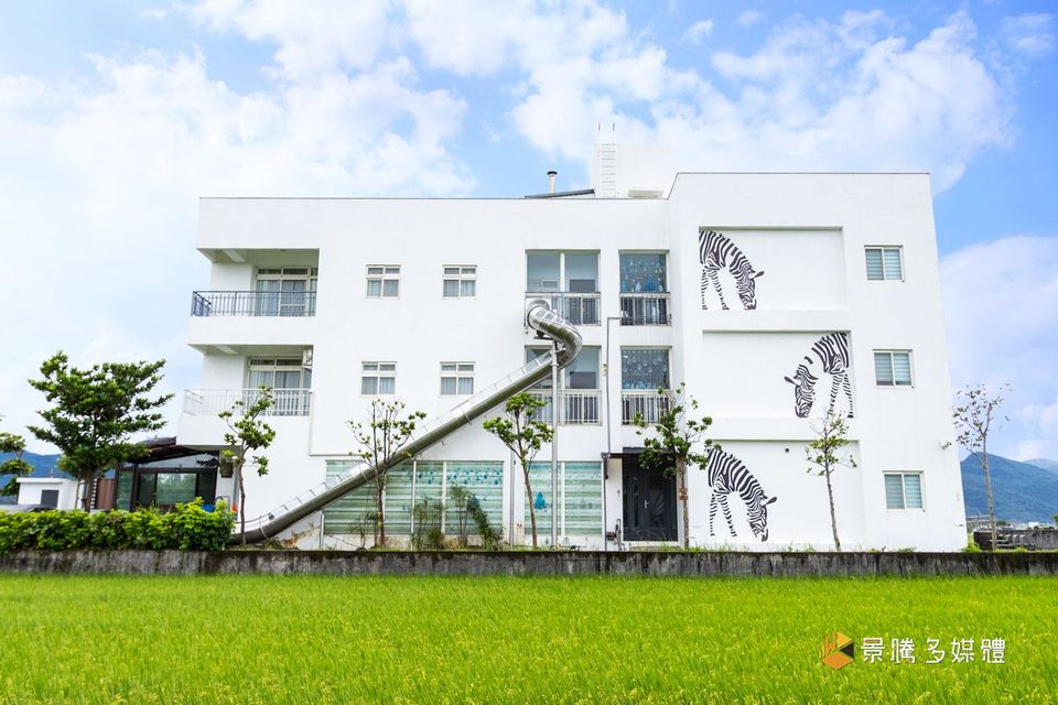 武暖ZOO親子民宿(舊館)｜長頸鹿溜滑梯-1