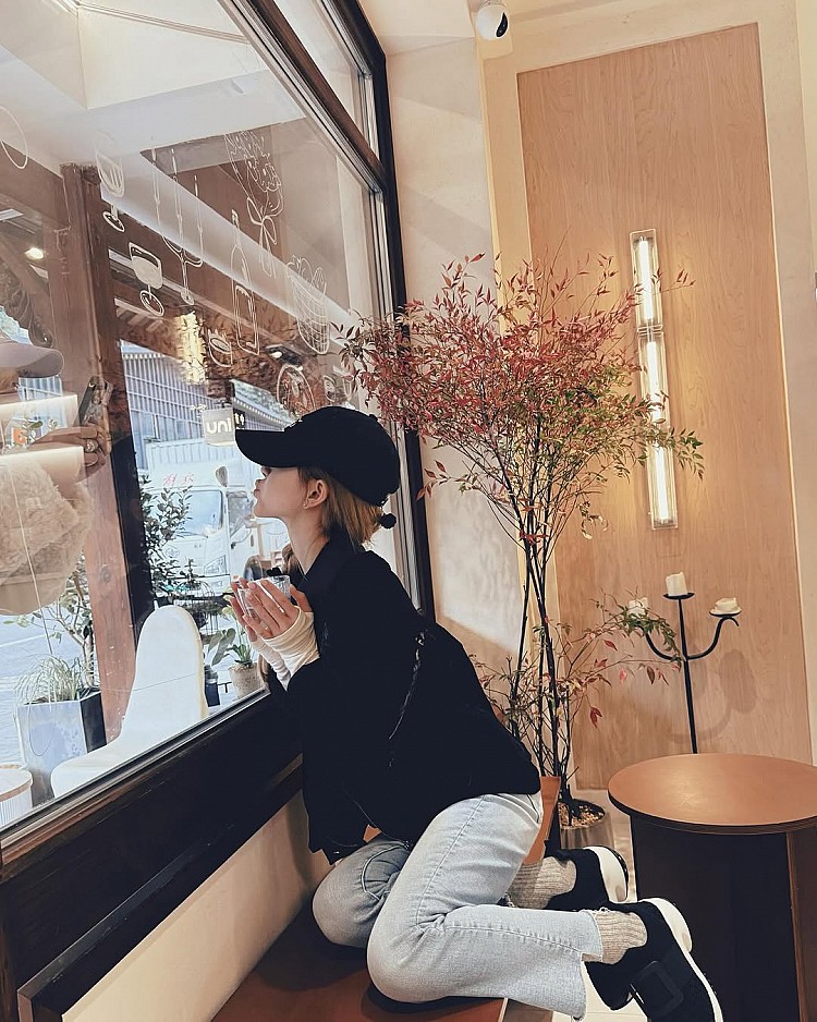 趙露思帽子髮型推薦3：法式包頭