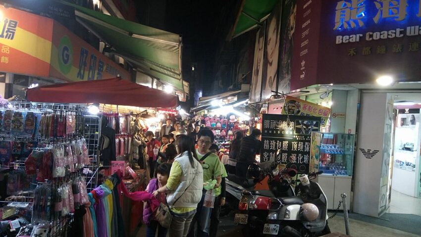 台中夜市推薦｜最新夜市、吃喝玩樂、拍照打卡、營業時間看這篇