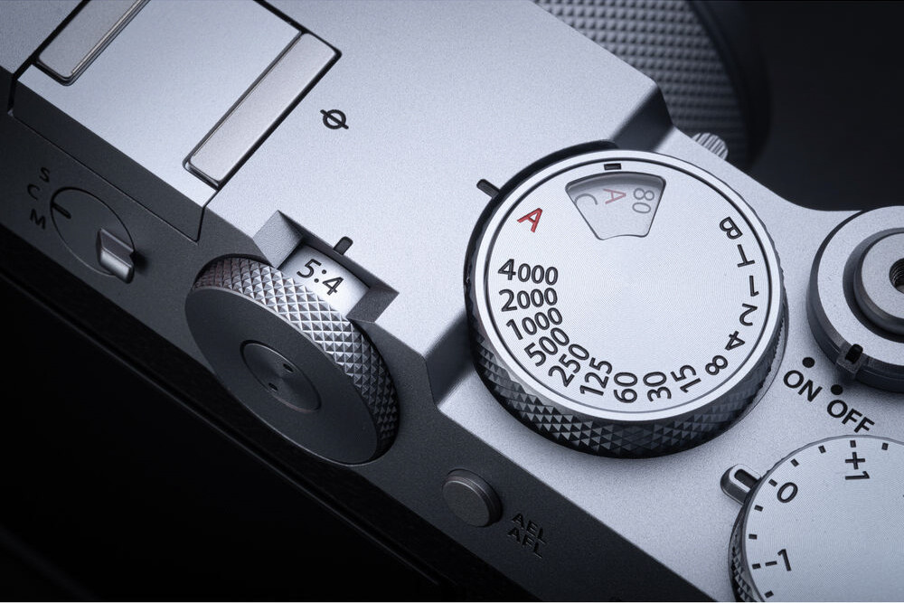 富士正式發表首款中片幅隨身相機 GFX100RF！建議售價約 NT$160,000