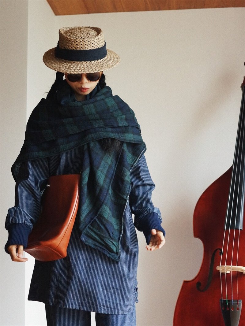 墨綠格紋 男女同款 親膚保暖春季方形圍巾 進口綠格羊毛亞麻面料