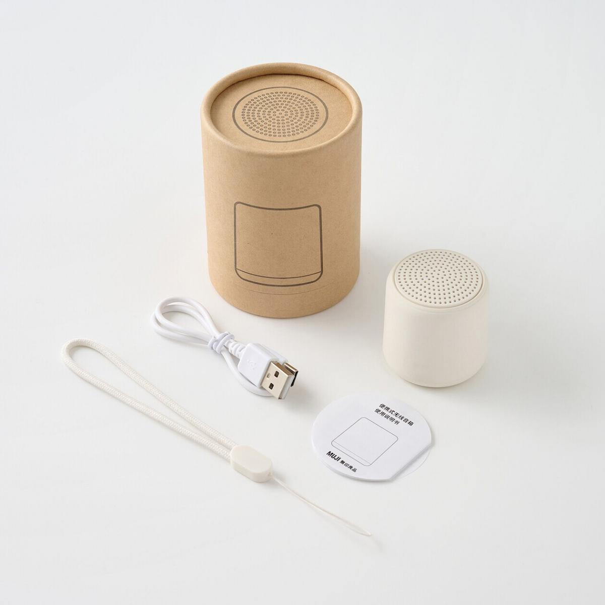 「攜帶式藍牙無線喇叭」主打輕巧便攜，隨附掛繩讓音樂隨行零負擔。