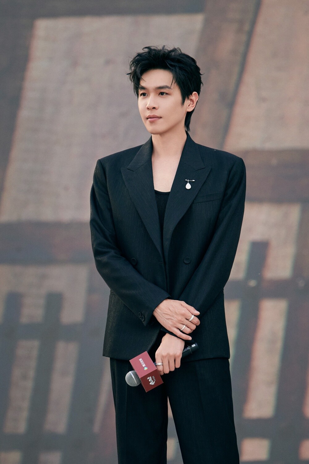 陸劇《慶餘年2》演員古裝vs時裝！張若昀比第1季上相，李沁仙氣，辛芷蕾、宋軼時裝也美