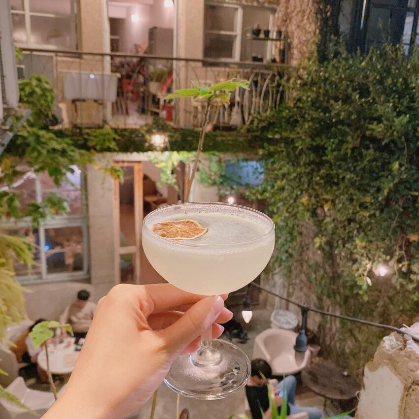 台南酒吧推薦》精選7間隱身巷弄內的台南特色酒吧，尋找府城微醺時光！