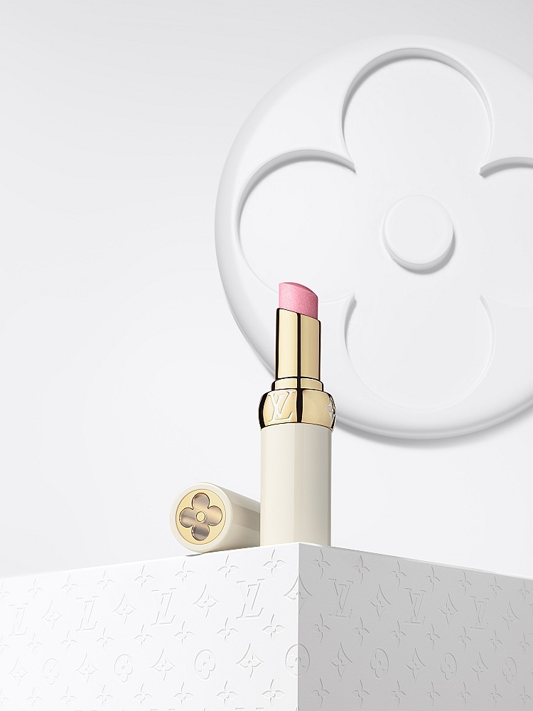 Baume 潤唇膏系列則以更輕盈、亮麗的白色管身呈現