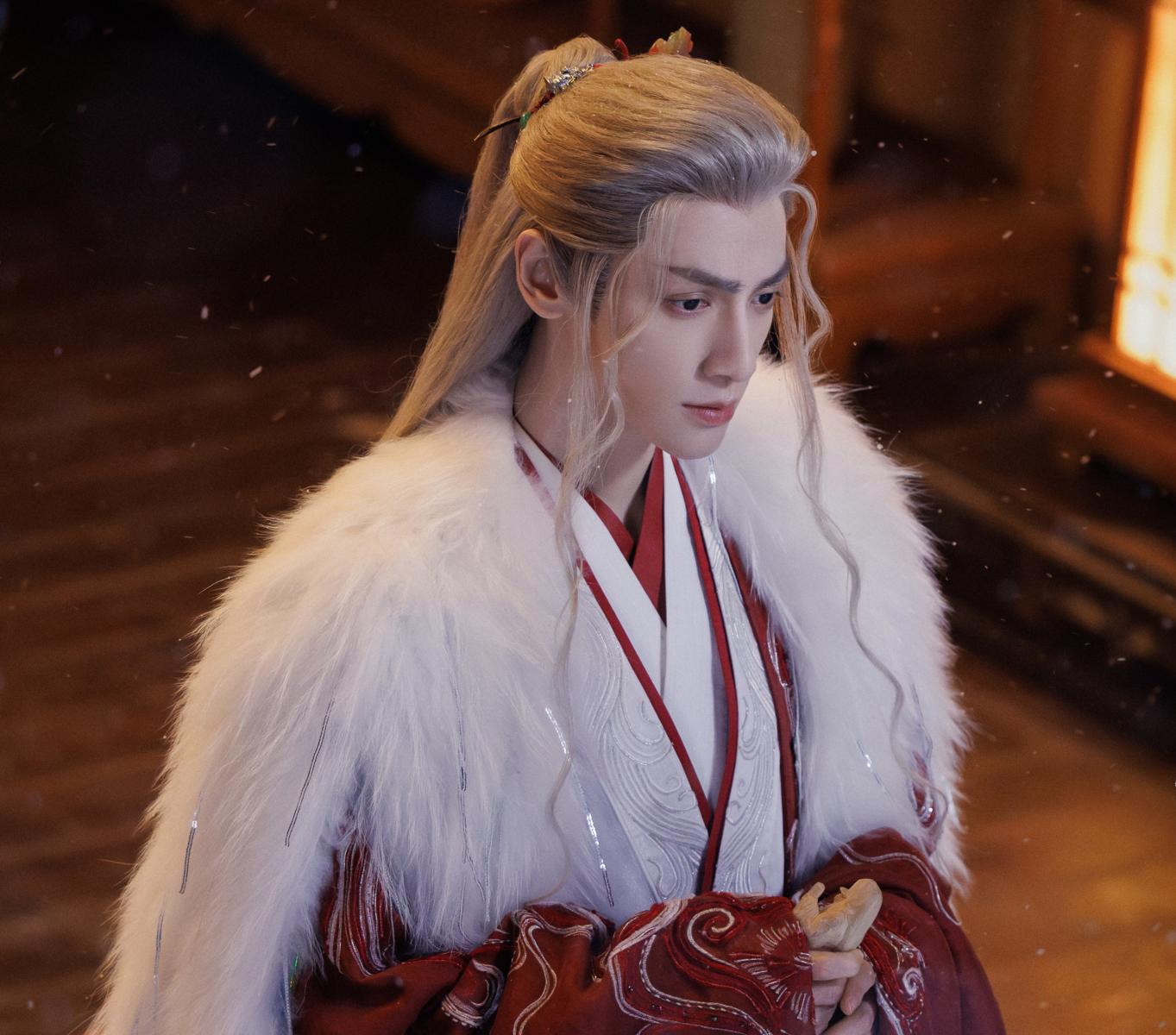 羅雲熙飾演唐儷辭