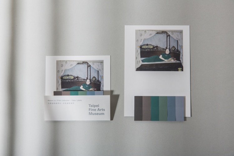 北美館推出「典藏標記 – 女性身影系列」，擷取館內三幅具代表性的女性題材典藏畫作：陳進的《悠閒》、林之助的《小閒》與丁雄泉的《彩墨-43》，將畫中配色轉換為色票標籤貼。
