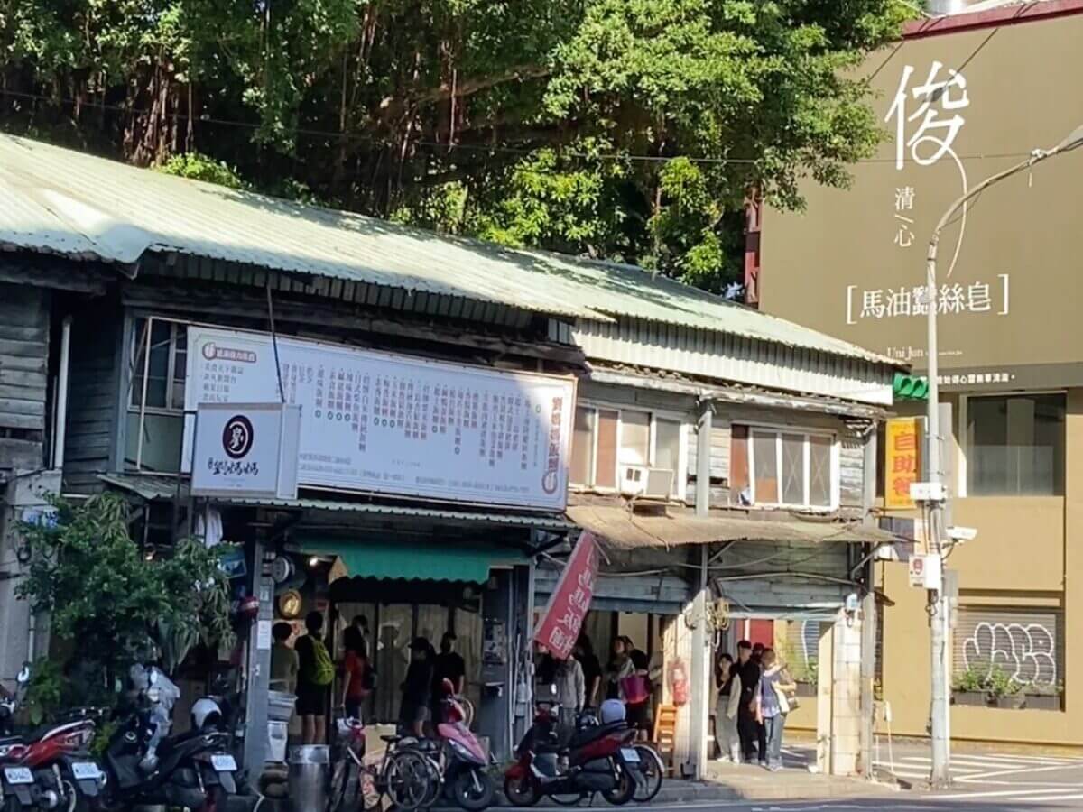 台北早餐推薦｜吃完直接暈碳！最強巨無霸飯糰「上順興香Q飯糰」重新開幕，加碼500碗名店爆漿飯糰、與口味高達30種的劉媽媽飯糰