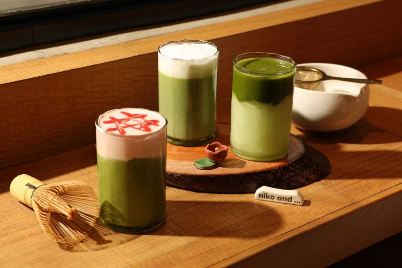 三款春季風味聯名限定飲品－辻利丸香抹茶牛奶、辻利青蘋果抹茶飲、辻利草莓奶蓋抹茶冰沙（圖／品牌提供）