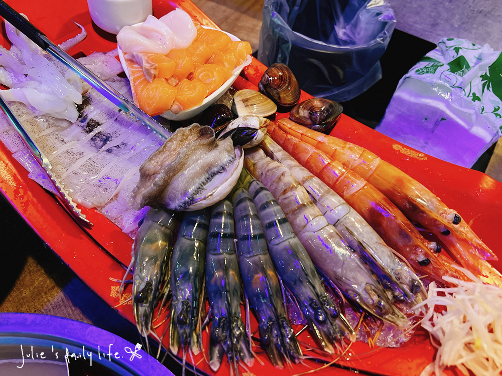刷刷鍋,和牛,文化路,板橋,板橋火鍋,板橋車站,活蝦,海牧,海牧水產鍋物,海牧火鍋,海鮮,涮涮鍋,火鍋,火鍋推薦,聚餐推薦,鍋物,餐廳推薦,鴛鴦鍋,麻辣鍋 @跟著Julie一起走吧