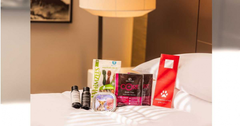 今夏入住「寵愛毛小孩」聯名住房，即贈限量寵物食品、輕巧洗沐組及手工「毛孩蛋糕」。（圖／台北君悅酒店提供）