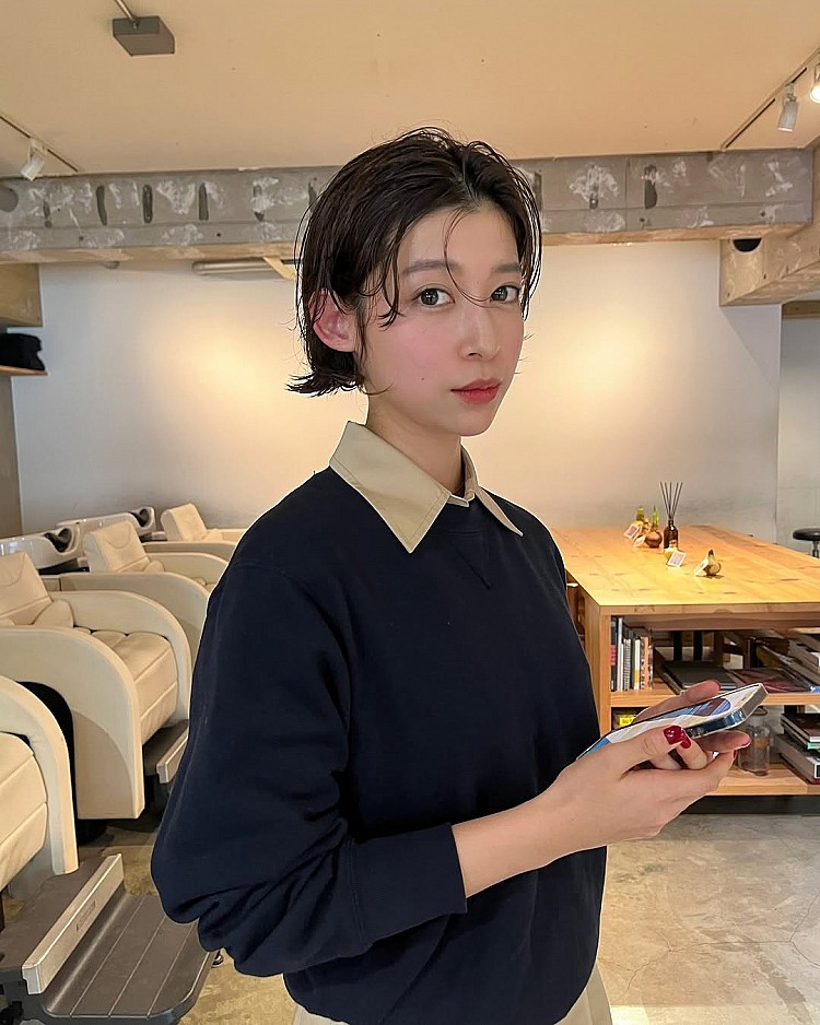 2025短髮造型推薦19：中分低層次短髮