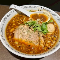 【台北萬華美食】卍力拉麵，融合豬雞魚以及14種香料熬煮的湯頭，濃郁口感值得體驗，捷運西門站6號出口走路2分鐘