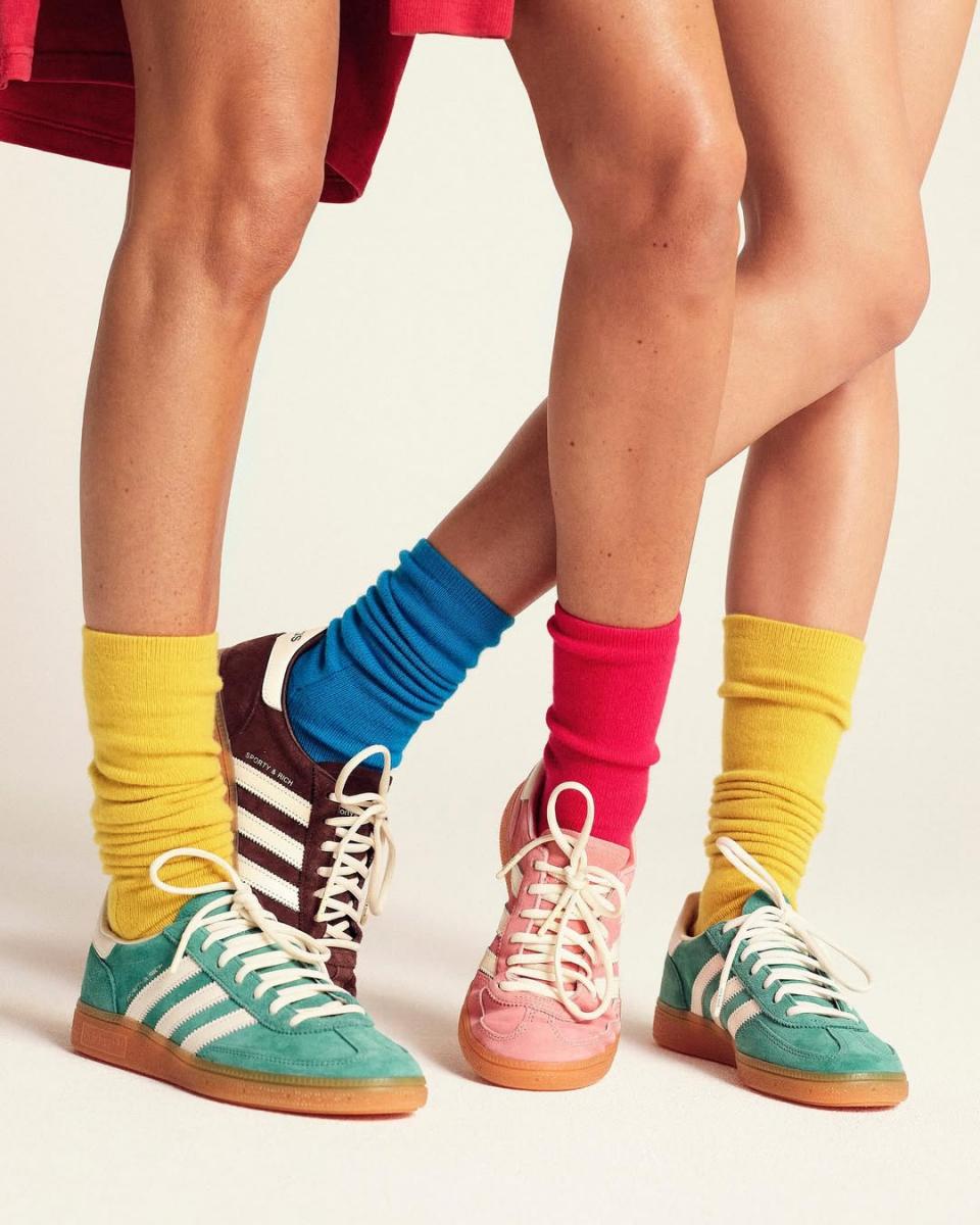 Adidas Originals推出的「Samba」，是薄底鞋的代表之一，顏色眾多，搭配性高。