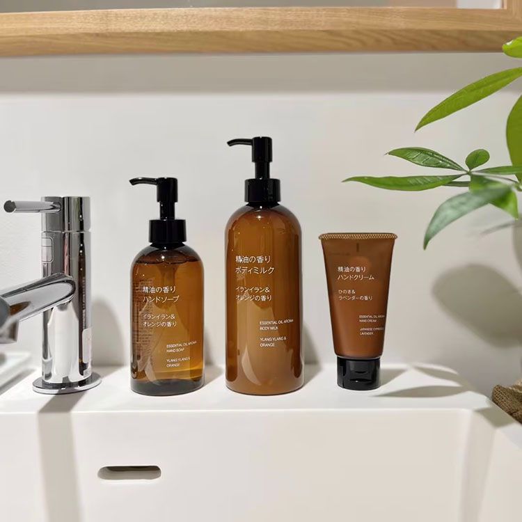 一推出就爆紅，日本無印良品全新「精油香氛沐浴露」系列直接賣到缺貨，甚至被封為「平價 Aesop」。