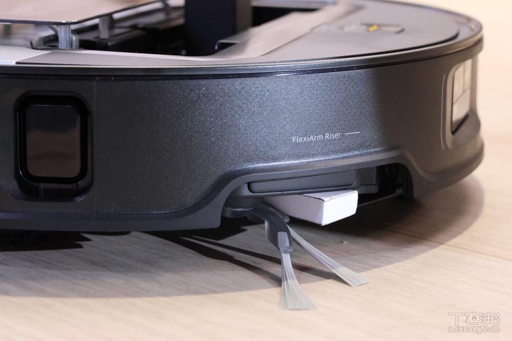 會幫你撿襪子的掃拖機器人！石頭科技推出 Saros Z70，售價 46,890 元