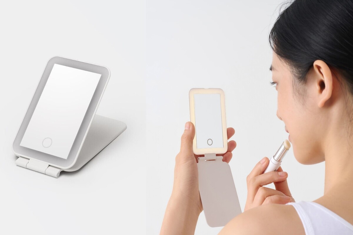無印良品 LED 迷你化妝鏡，三色光源，可調亮度，方便攜帶。