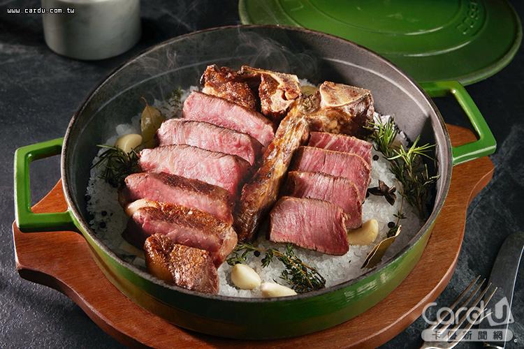 嗜肉控夏日狂歡吃肉　油淋鹽燒脆皮3味上桌