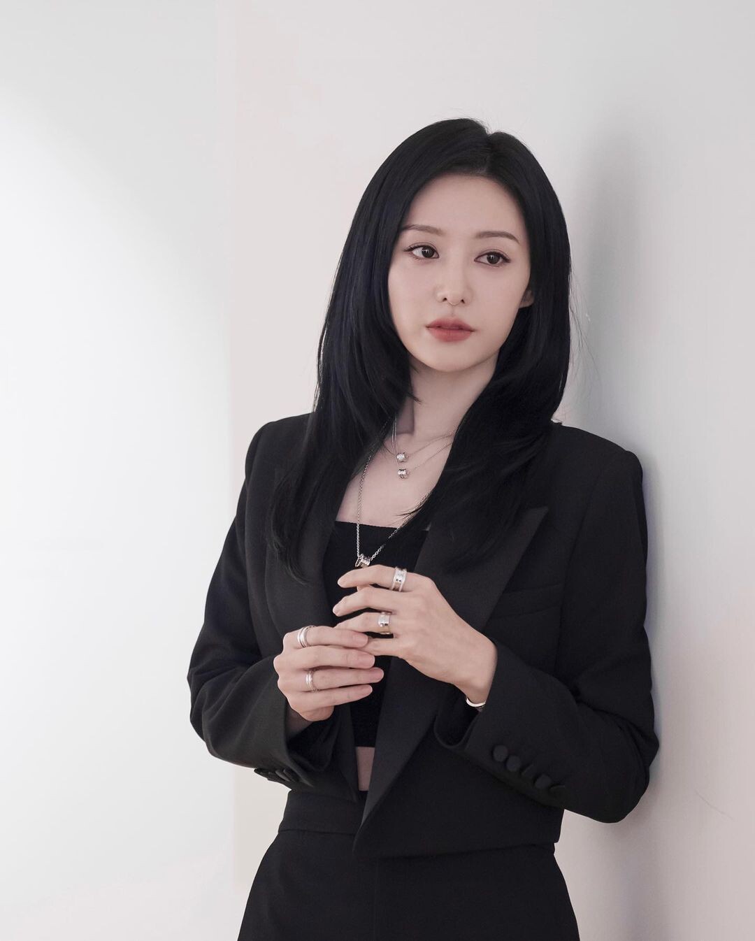 差點成為歌手的韓劇演員！《淚之女王》金智媛當過伴唱，李鐘碩會饒舌，他差點加入GOT7